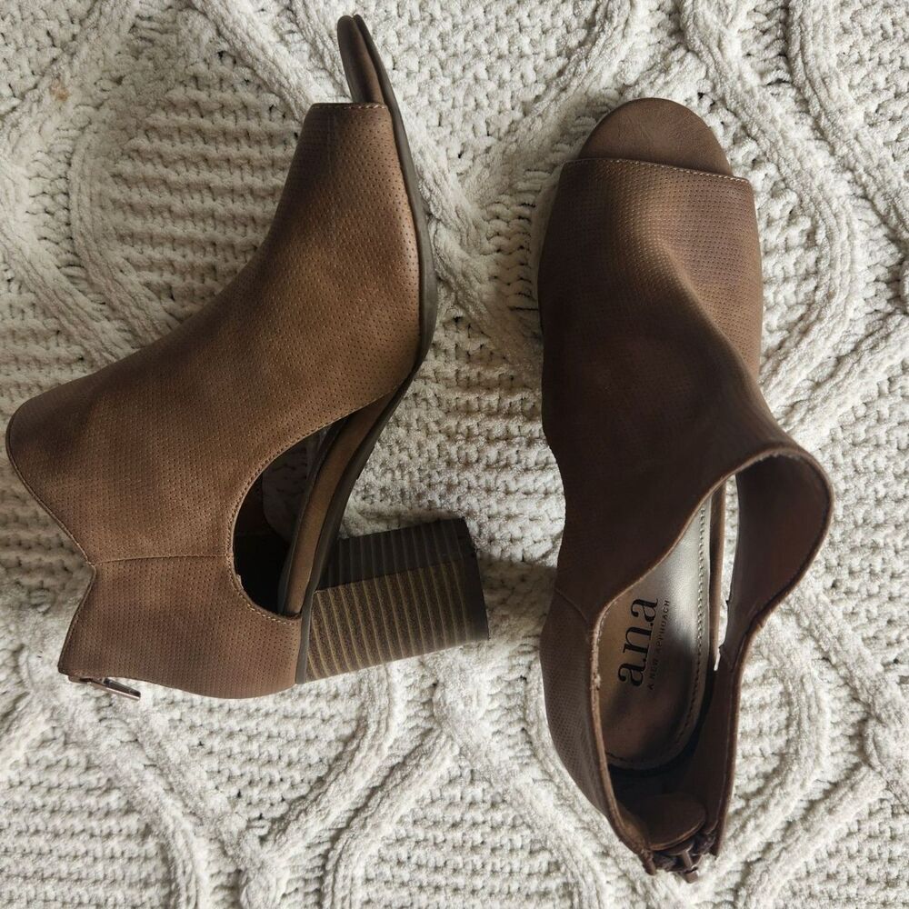 a.n.a. Beige Open Toe Theo Booties Size 6.5 - Picture 3 of 7